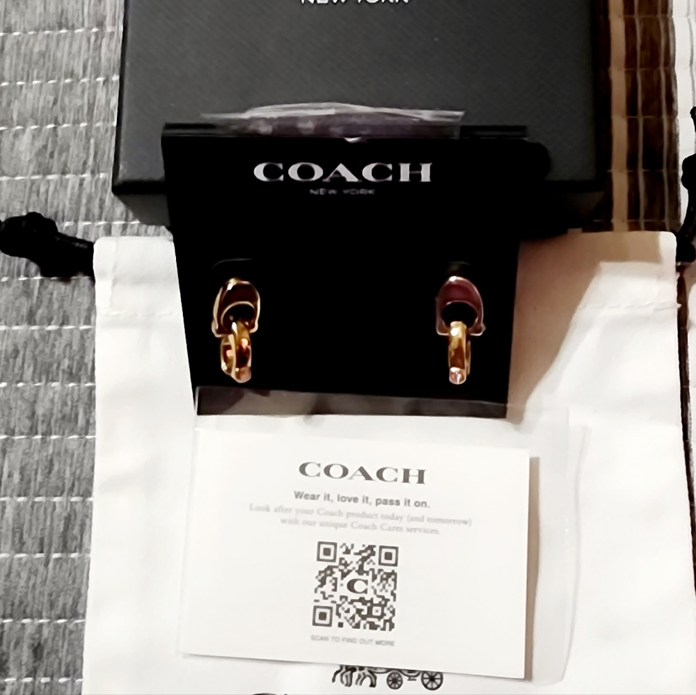 Authentic Coach Earring NWT. - Picture 4 of 10